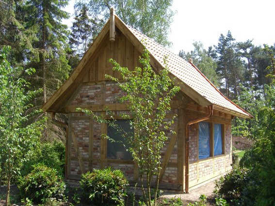 Kleines Gartenhaus als Fachwerkgebäude