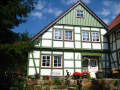 Traditionelles Fachwerkhaus mit farbigem Fachwerk